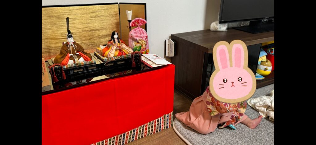 子どもと、真多呂の雛人形の写真
